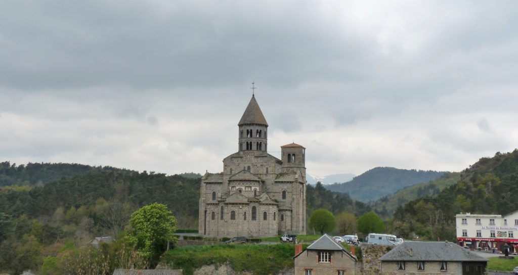 Accéder à la galerie complète (Auvergne) - Dieu est un fumeur de havanes