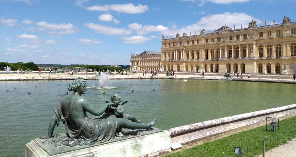 Accéder à la galerie complète (Versailles) - Dieu est un fumeur de havanes