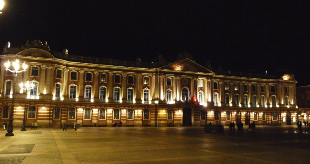 Accéder à la galerie complète (Toulouse) - Dieu est un fumeur de havanes