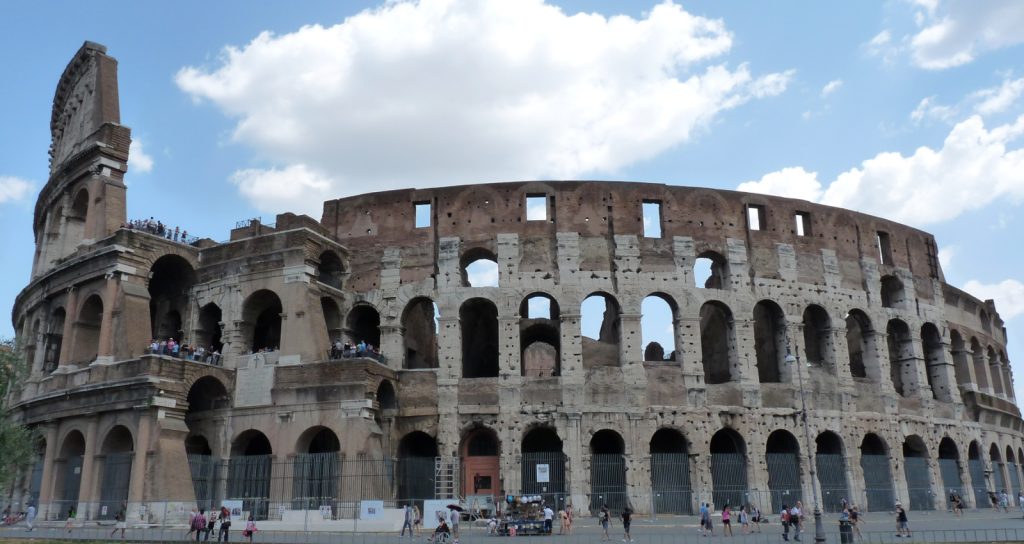 Accéder à la galerie complète (Rome) - Dieu est un fumeur de havanes