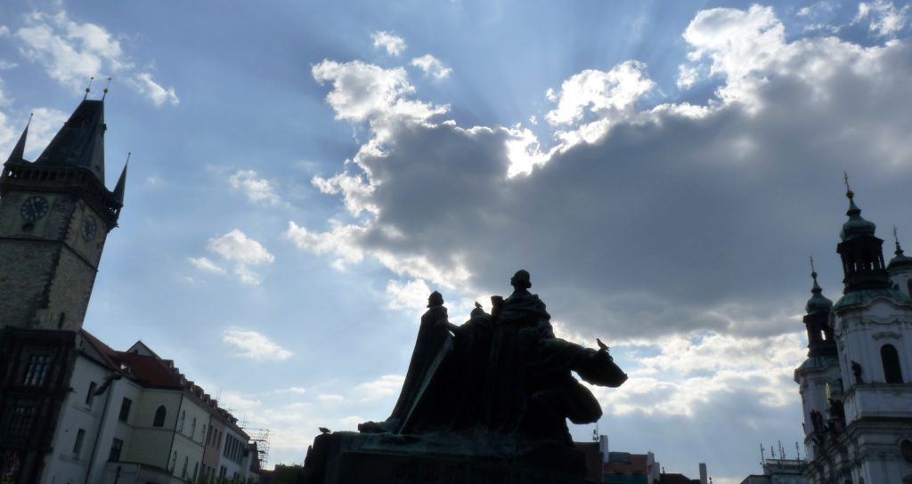 Accéder à la galerie complète (Prague) - Dieu est un fumeur de havanes