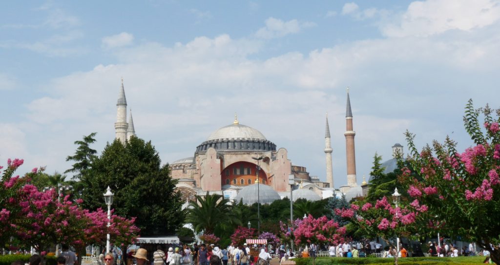 Accéder à la galerie complète (Turquie) - Dieu est un fumeur de havanes