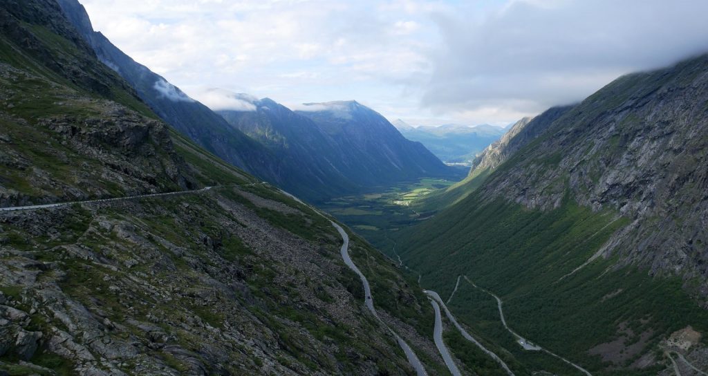 Accéder à la galerie complète (Norvège) - Dieu est un fumeur de havanes